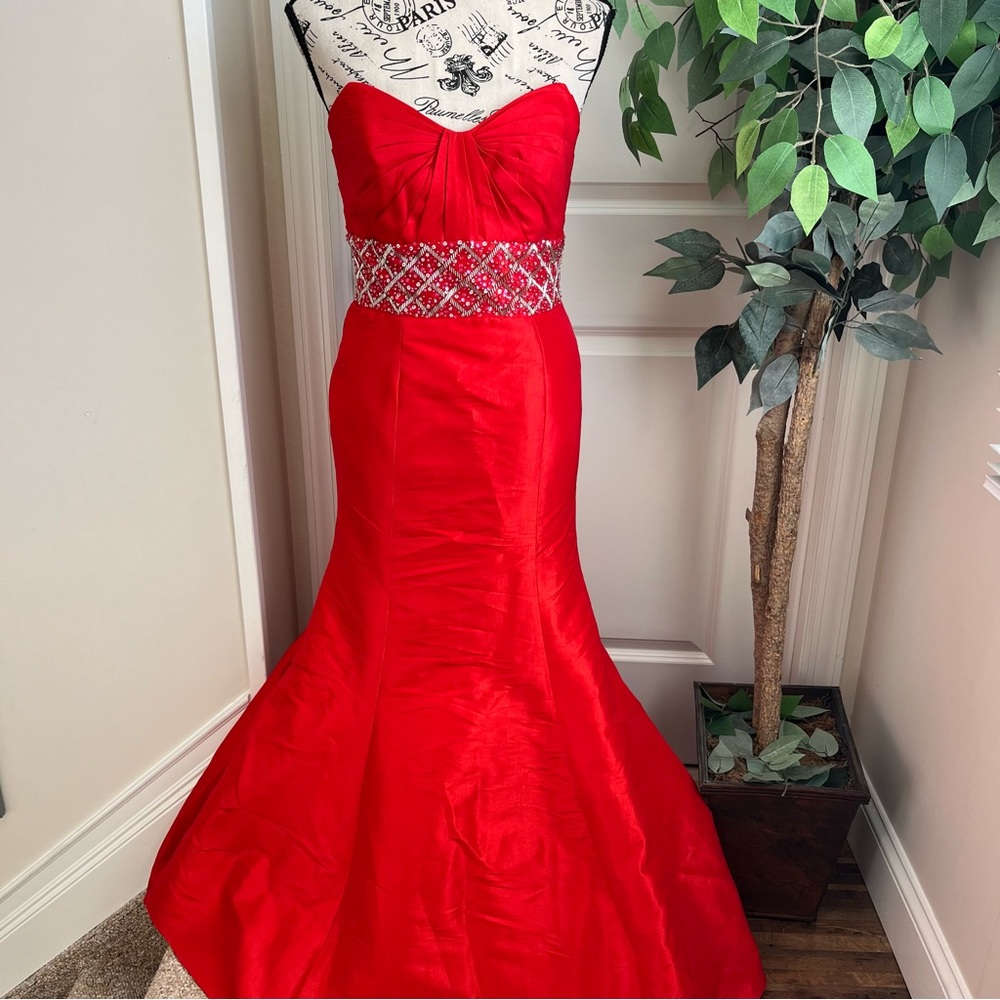 LaFee Jasmine Strapless Bead Embellished Waist Ball Gown Red Sz 2